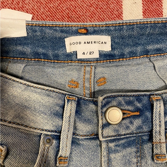 🖤Good American Good Curve Short - Picture 4 of 5